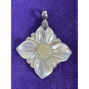 VINTAGE BEAUTIFUL MOTHER OF PEARL FLOWER PENDANT STAMPED CH GSJ 925 STERLING‎